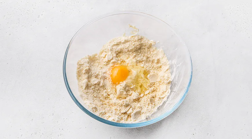 Сосиски в тесте, с овощами и сыром