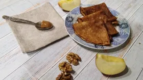Блинчики с яблоками и грецкими орехами