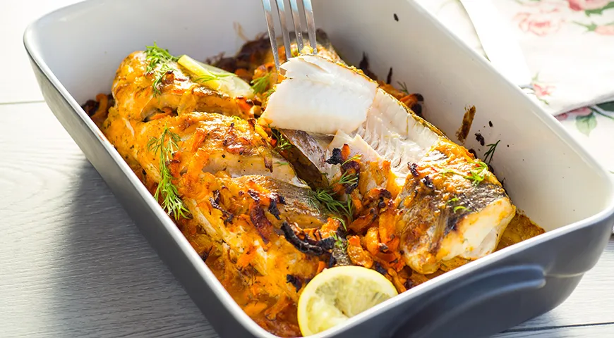 Ленок, запеченный со специями и овощами в духовке 