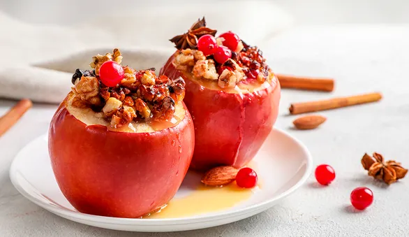 Вкусные яблоки в духовке: 10 простых десертов и советы по запеканию