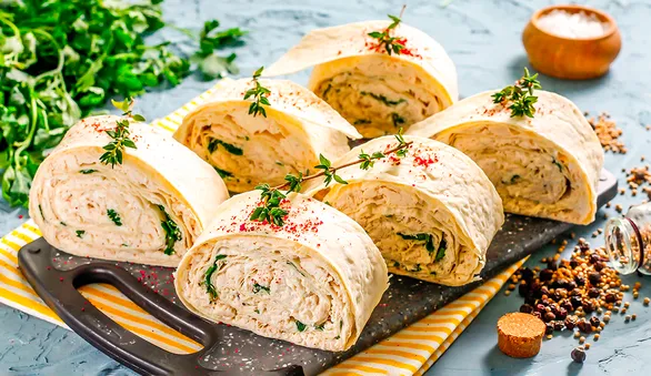 Закуски из лаваша для будней и праздников: 17 простых рецептов