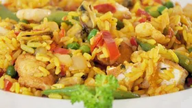 Паэлья с морепродуктами и овощами