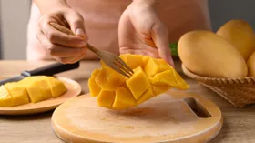 Как правильно почистить манго