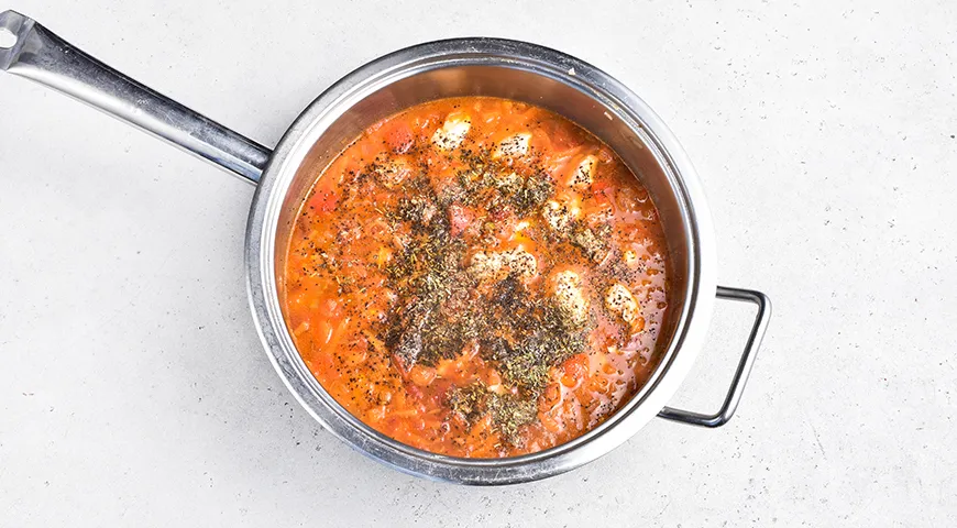 Спагетти по-домашнему с курицей и овощами в соусе