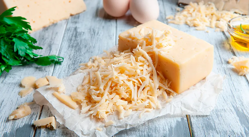 Российский сыр — это общее название сорта полутвердого сыра, рецептуру которого разработали в СССР 60-х годах XX века