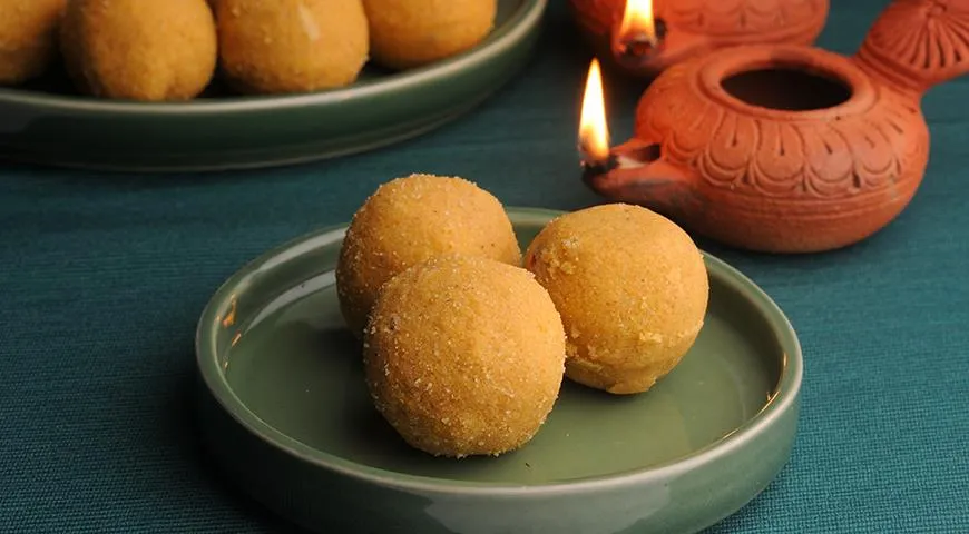 Ладу из нута — традиционный индийский десерт