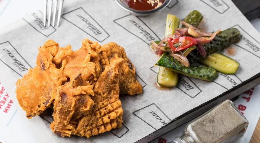 Рецепт копченых свиных ушей в кляре