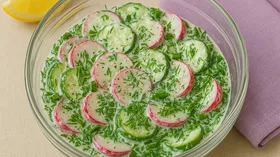 Салат из редиса со сметаной