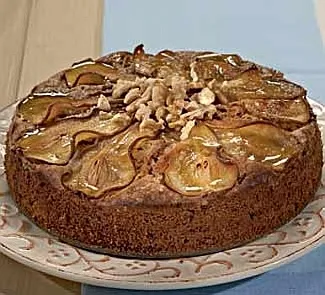 Грушевый пирог с грецкими орехами