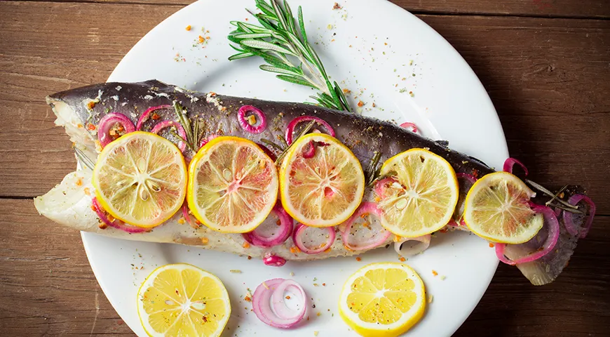 Рекомендуемая суточная норма потребления нельмы для взрослого составляет не более 150-200 г