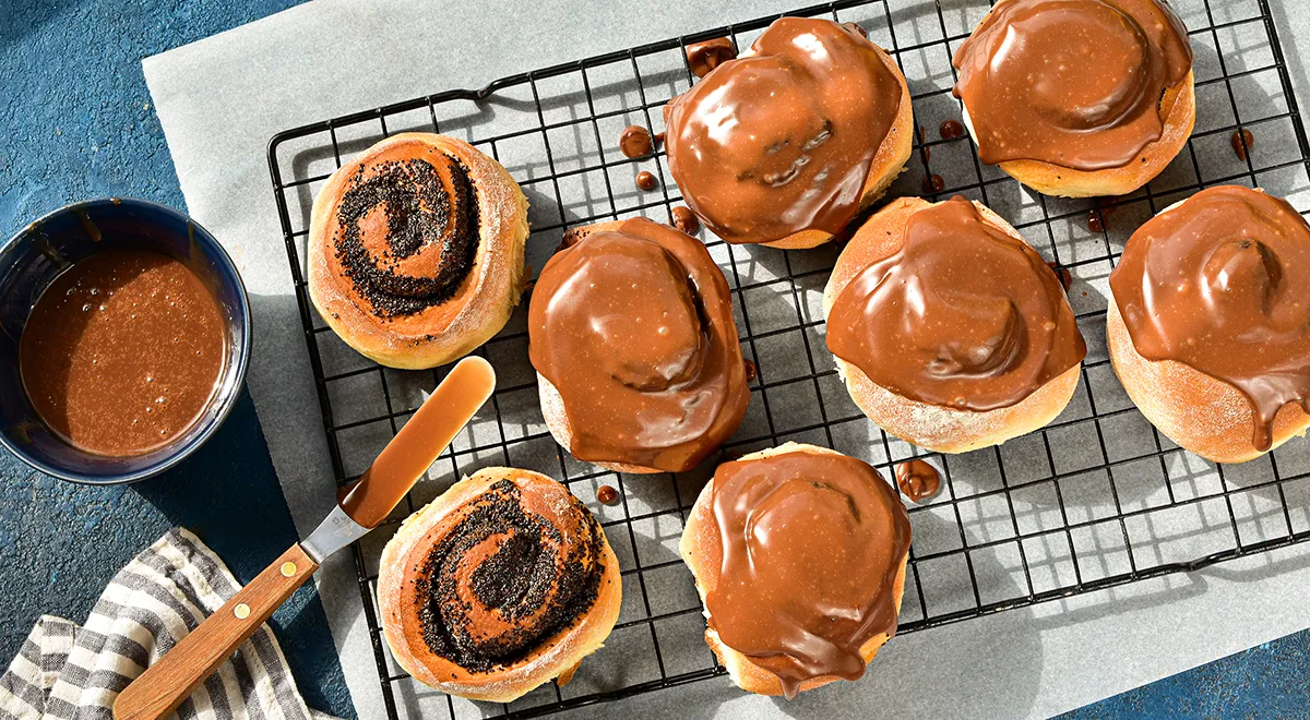 Булочки с маком