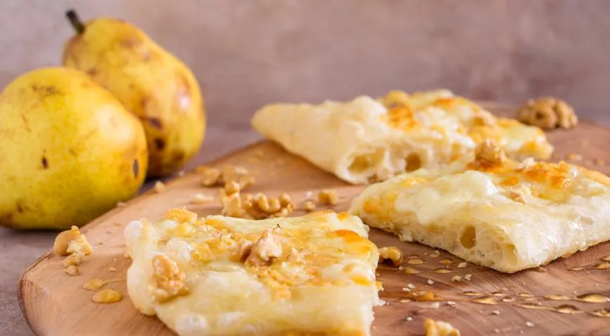 Пицца на разрез с тремя сырами, рецепт с качоттой