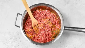 Эксперт рассказала, какие заготовки можно приготовить из фарша на несколько дней вперед