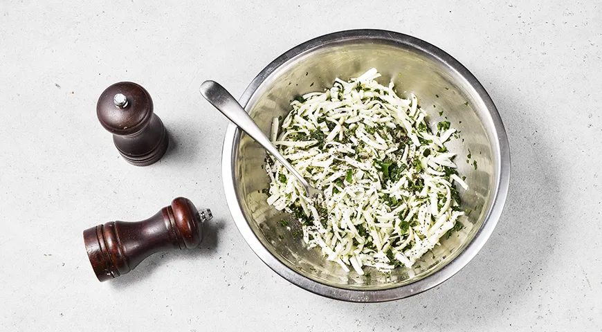 Куриные рулетики с моцареллой в беконе