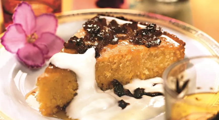 Пирог из кускуса со сметаной и финиковым сиропом