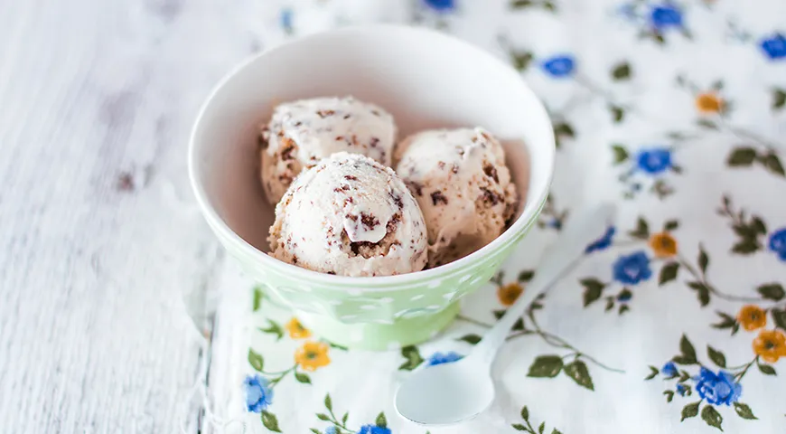 Мороженое из квасного сусла с крошками бородинского хлеба — такого вы еще точно пробовали!