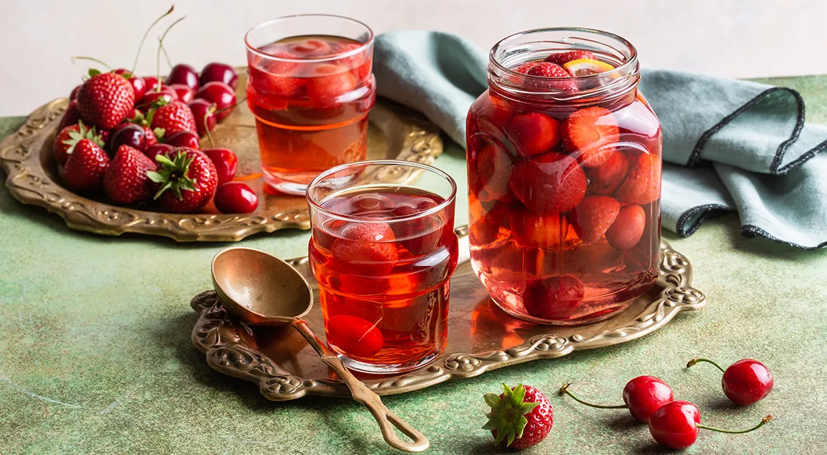 Компот из черешни с клубникой на зиму