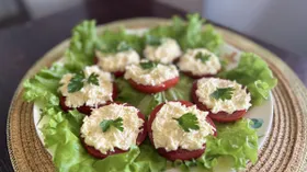 Помидоры с сыром и чесноком