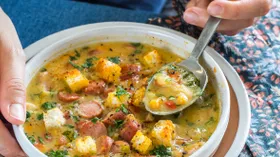 Суп с копчёной колбасой