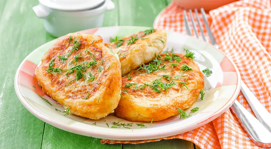 Зразы из картофеля с огурцами
