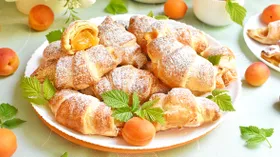 Выпечка с абрикосами из слоеного теста: 7 проверенных рецептов к чаю
