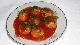 Куриные фрикадельки в остром томатном соусе