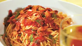 Спагетти с ветчиной в томатном соусе 