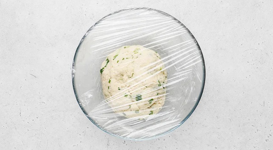 Сырные палочки на кефире с зеленым луком на сковороде