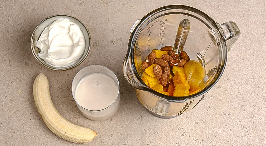 Фруктово-миндальный смузи боул