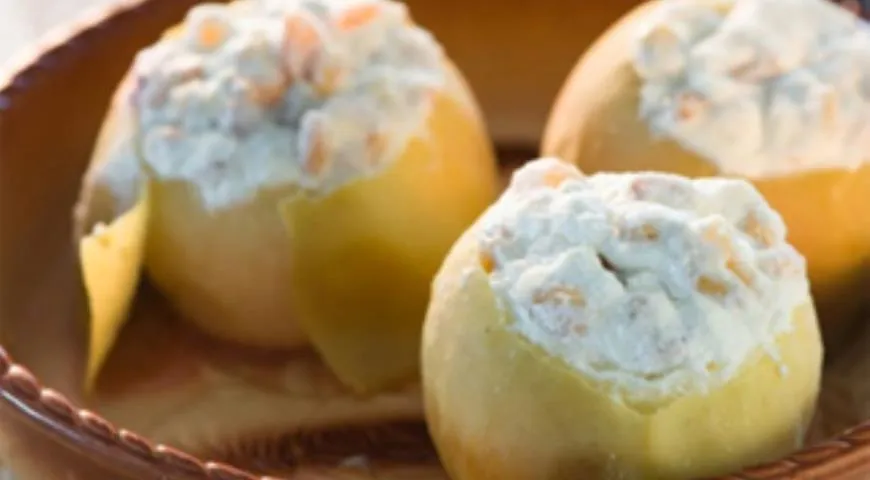 Яблоки, фаршированные творогом и изюмом в мультиварке