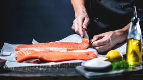 Как быстро и вкусно засолить горбушу под семгу