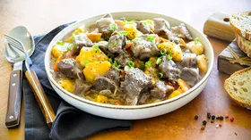 Мясо, тушеное с патиссонами