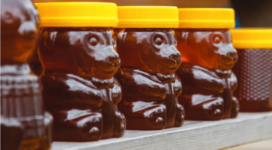 Органический мёд на фермерском рынке, Алтай