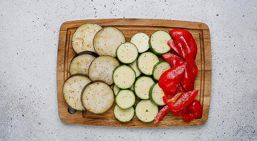 Паста с овощами гриль