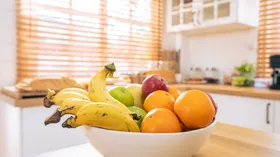 До, во время или после основной еды: диетолог ответила, когда лучше есть фрукты