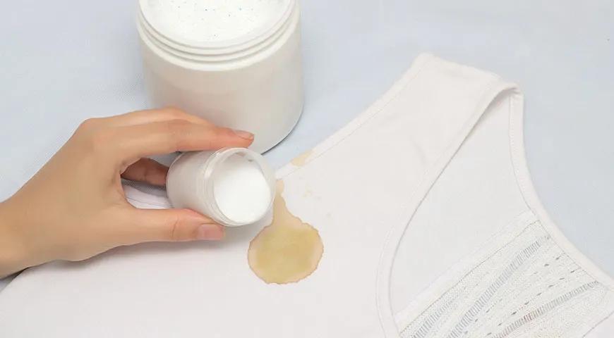 Как очистить одежду после новогоднего застолья