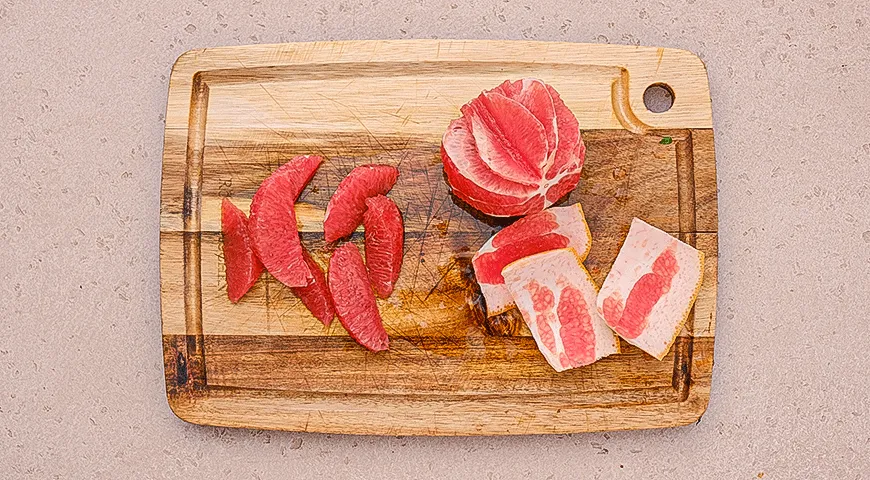 Зеленый салат с креветками и грейпфрутом