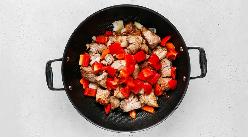 Жаркое по-домашнему из свинины с картошкой в казане