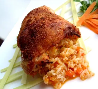 Куриные окорочка, фаршированные рисом с овощами