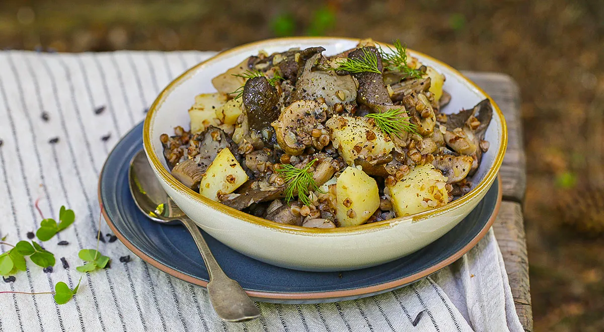Гречневая каша с картофелем и грибами