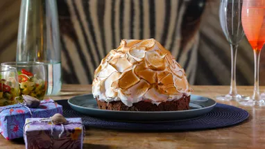 Торт Аляска с мороженым и запеченной меренгой