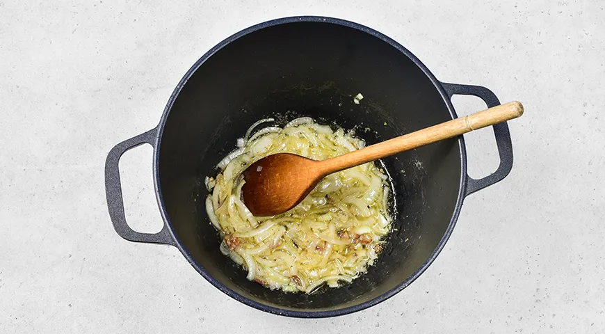 Солдатская каша из гречки с тушенкой