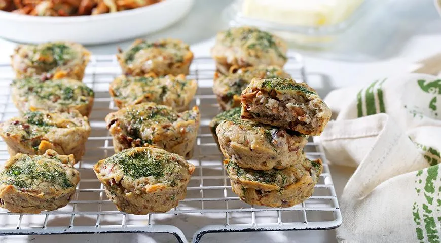 Маффины с лисичками и грецкими орехами