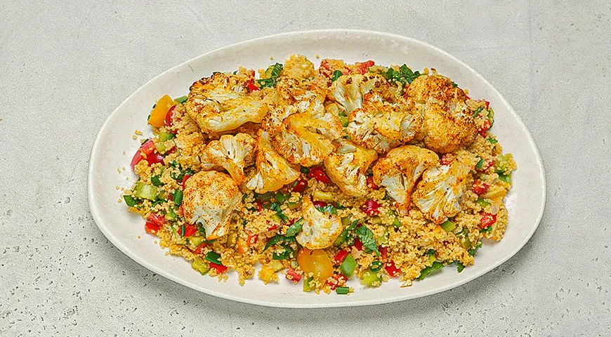 Салат из «копченой» цветной капусты с кускусом