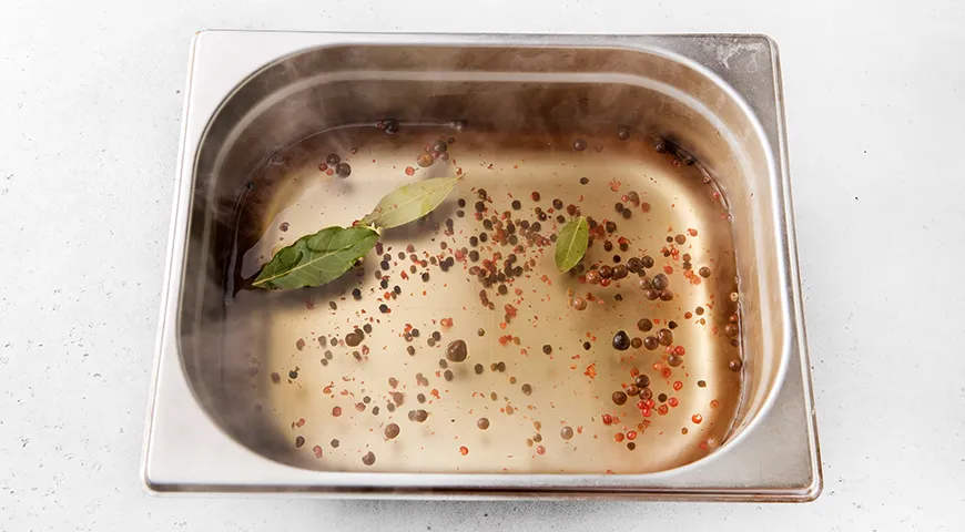 Быстрые маринованные кабачки