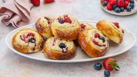 Ватрушки с ягодами