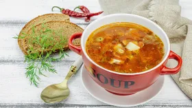 Солянка на курином бульоне