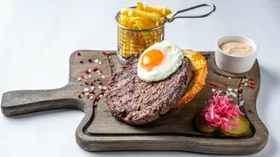 300 рублей - и ешь, что хочешь