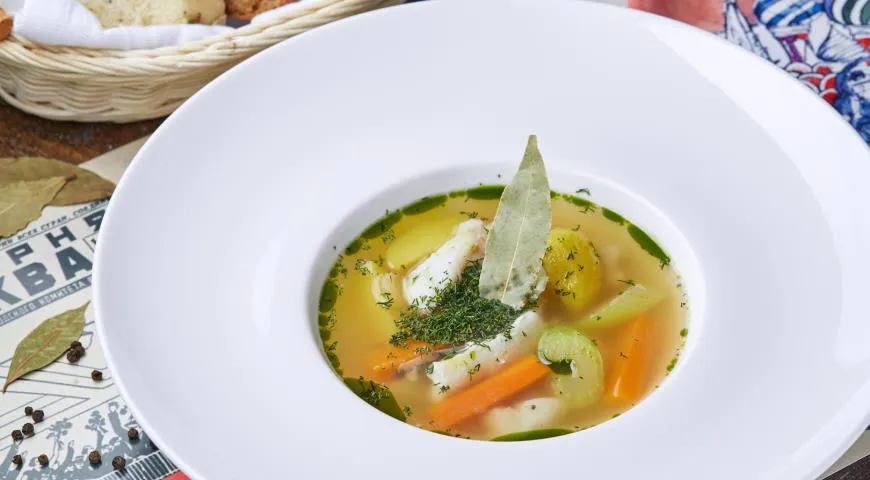 Уха из морских рыб с укропом и водкой