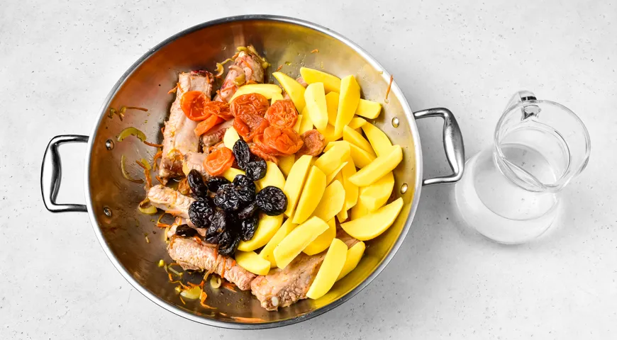 Свиные ребра в афганском казане